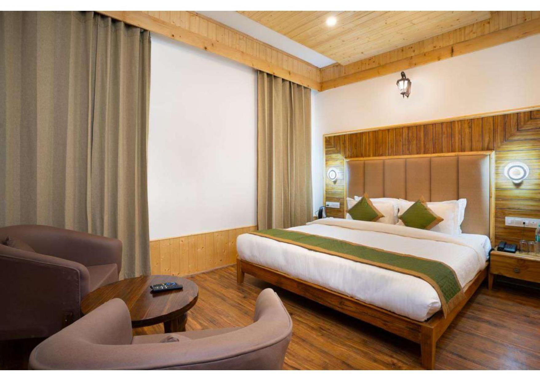 M R Hotel *